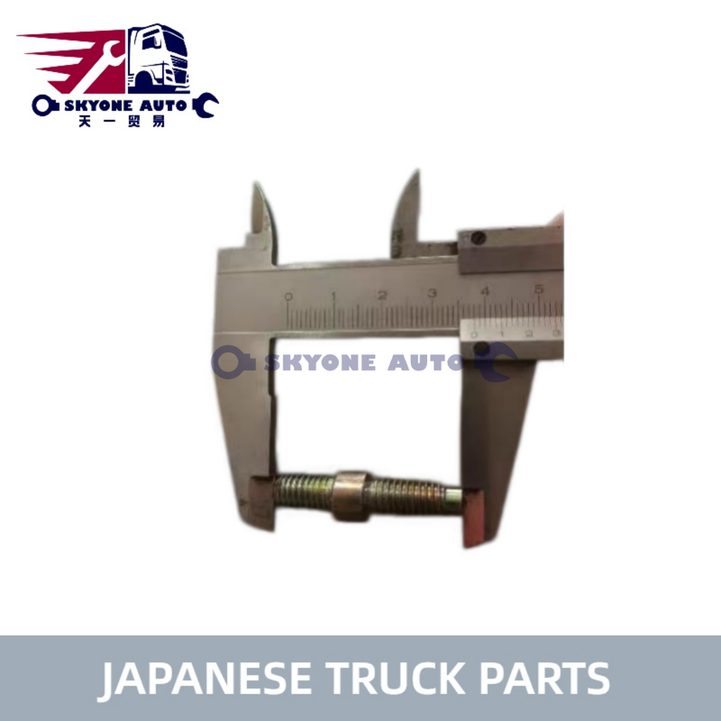 日本のトラック部品オイルパンスタッド 8-97190392-0 8971903920 いすゞ NPR75 4HK1-T トラックいすゞトラック部品